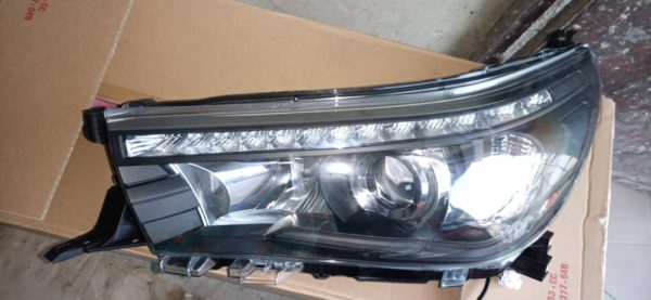 HEAD LAMP FOR TOYOTA HILUX 2018 2019 2020